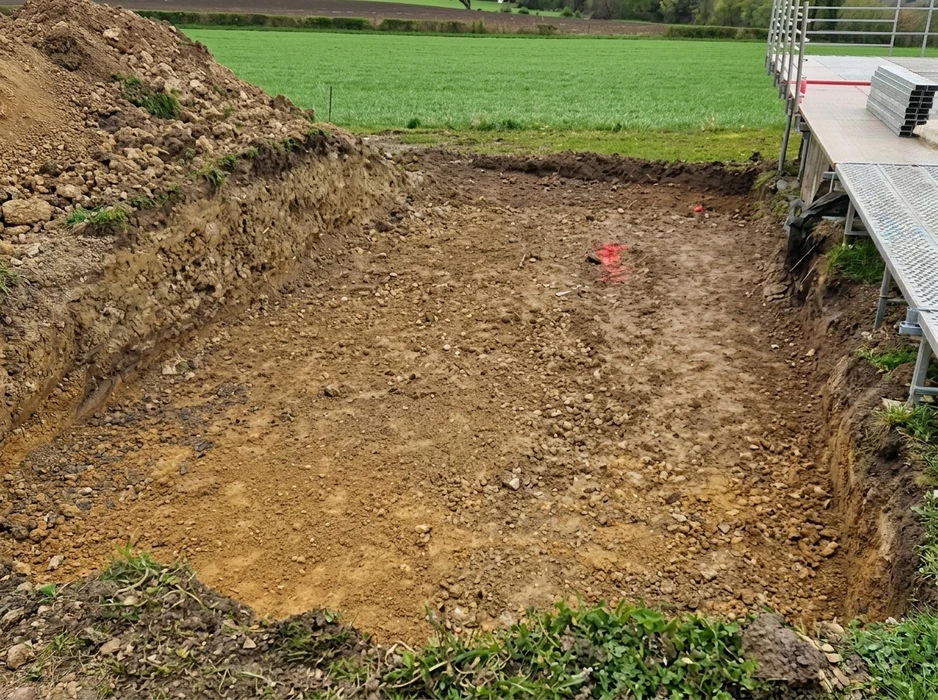 Excavation de fondation en pleine terre, vue en plongée